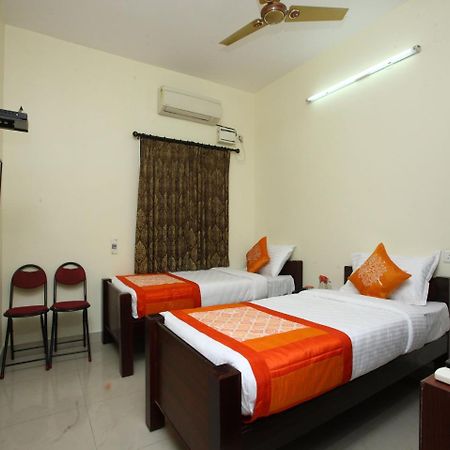 Oyo 10465 Koyambedu Chennai Hotel Kültér fotó